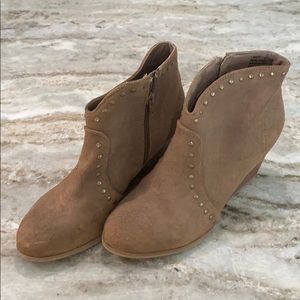 No Parking tan suede-look booties